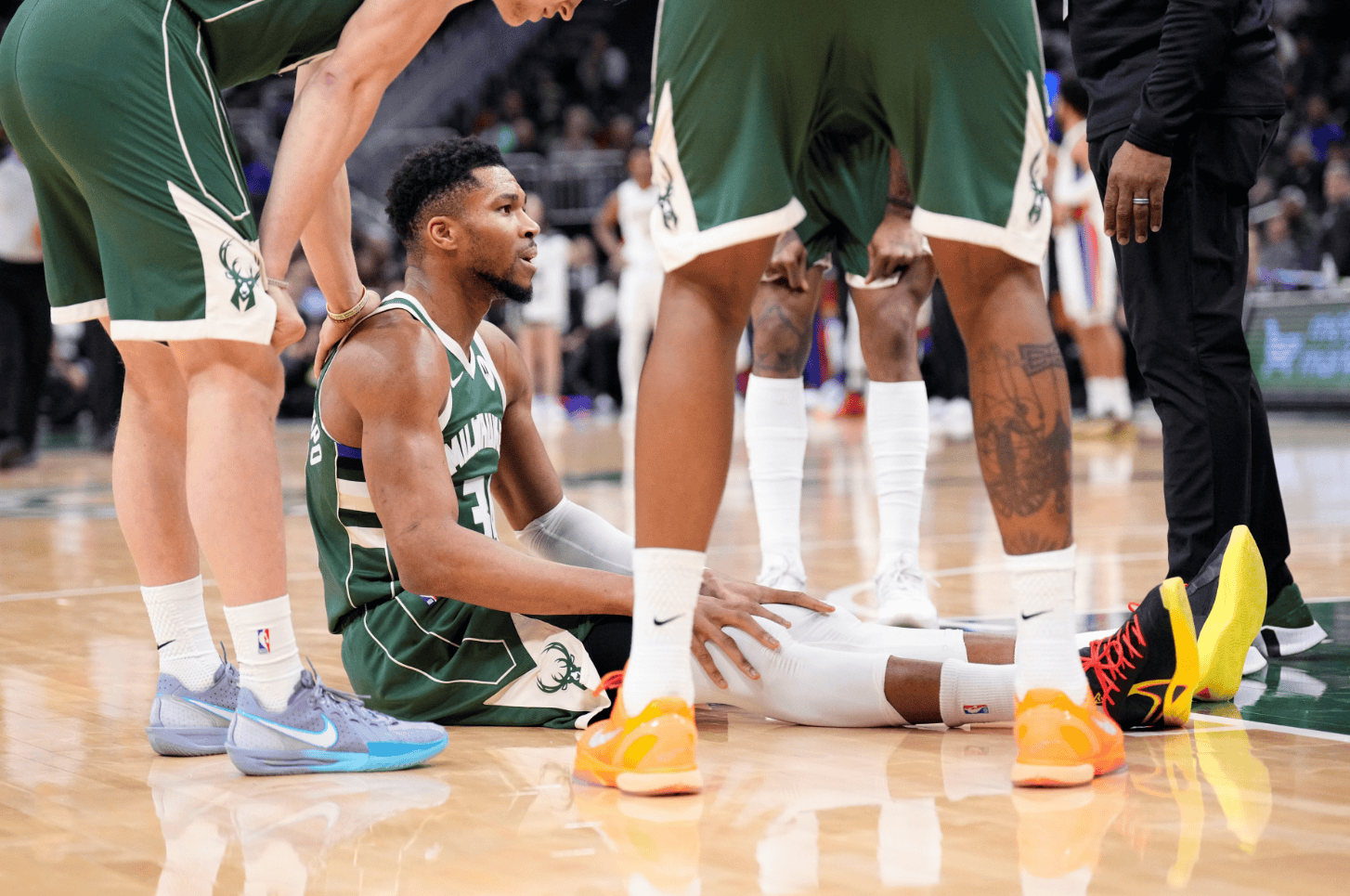 开云体育APP下载-勇士横扫热火，字母哥完成帽子戏法