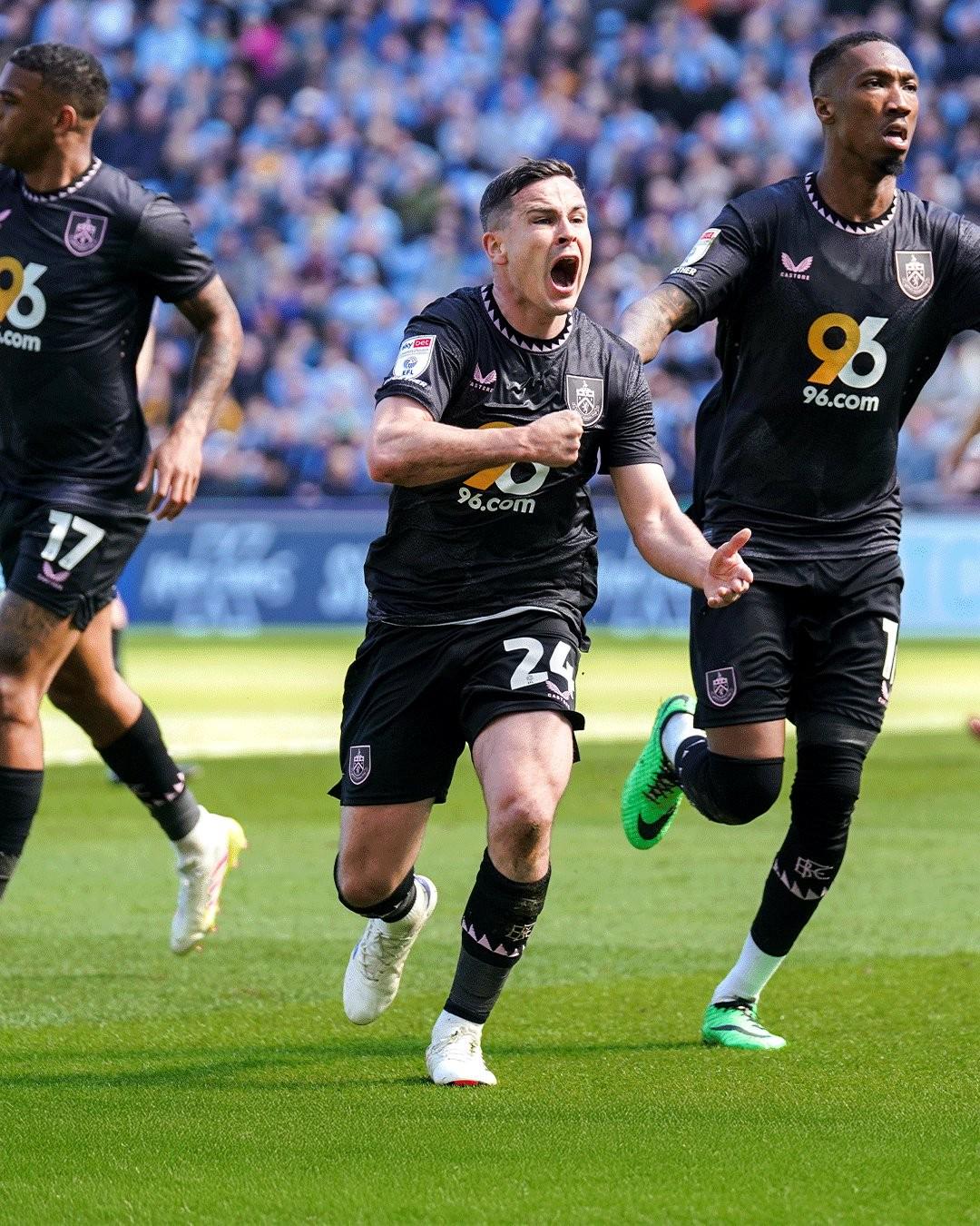 开云体育中国官网-伯恩利队惊险取胜，淘汰对手