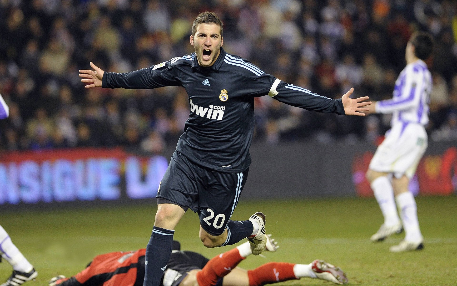 开云体育平台APP-从摩纳哥到美加墨，阿克的世界杯接管，一场跨越时空的争冠启示