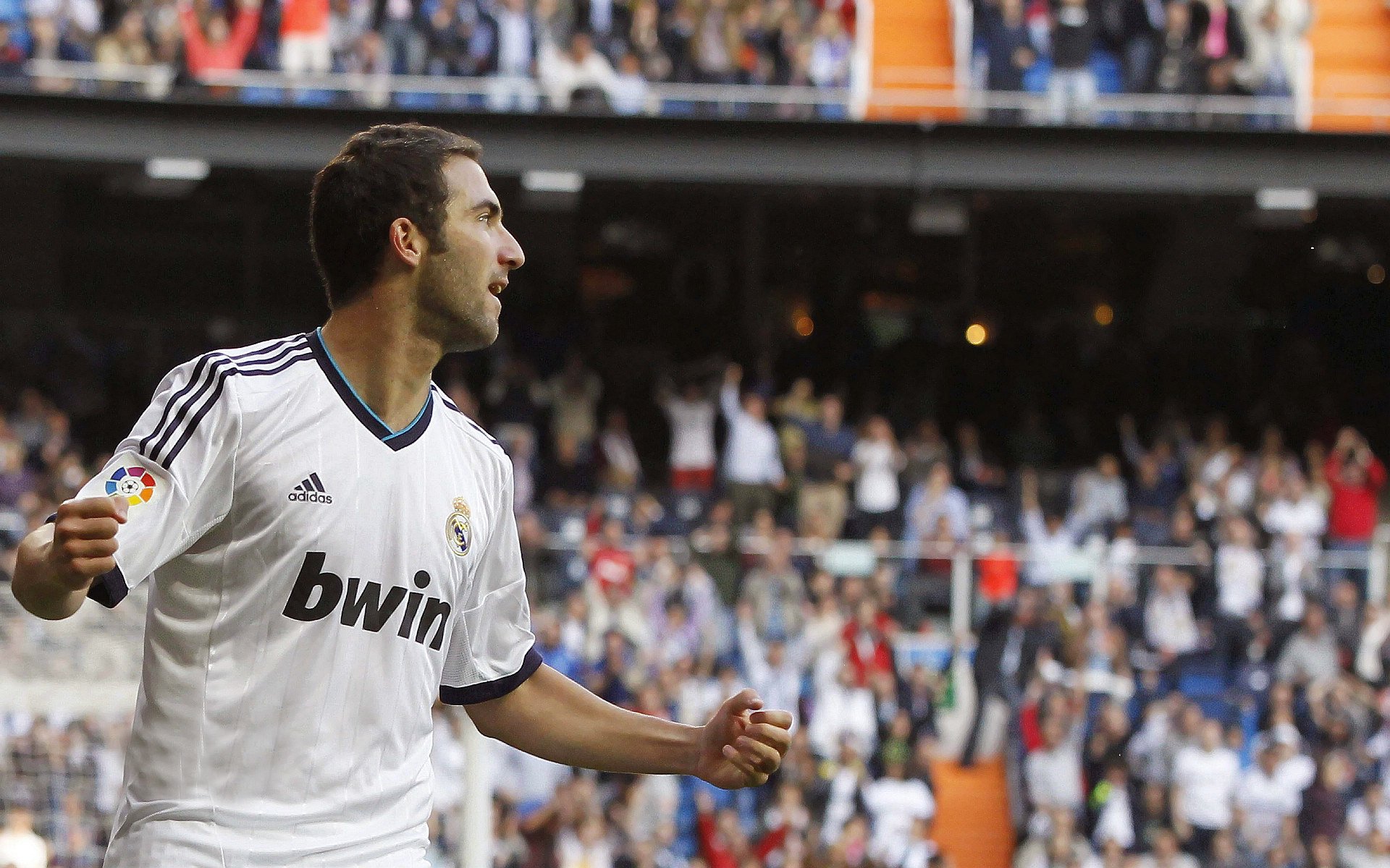 开云足球直播-绿茵场上的波兰铁骑与两河雄狮，奥纳纳一锤定音，诠释现代足球的战术唯一性